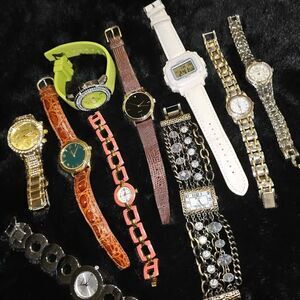 Resellers lot #104R of working watches